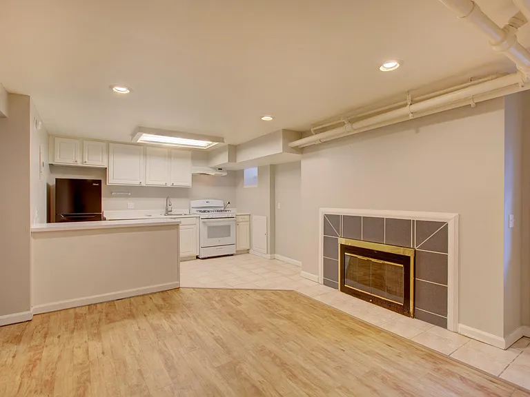 1042 N Marion St #6 — Photo 4
