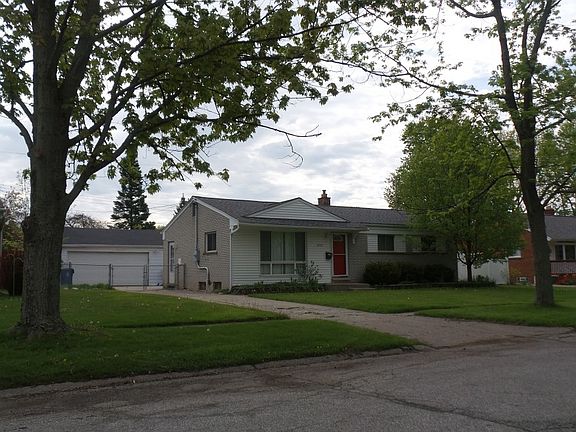 4th image of 5227 Greenleaf Dr