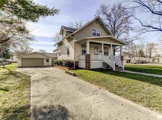 2202 E Grandview Ave, Grandview, IL 62702