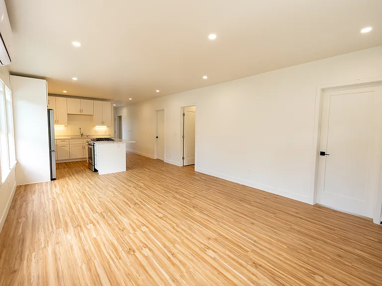 3712 Richmond St — Photo 4