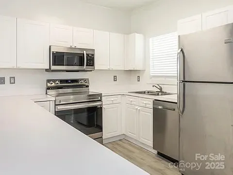 Condo — Photo 4