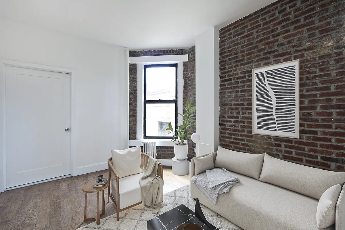 Building Photo - 329 E 6th St #1