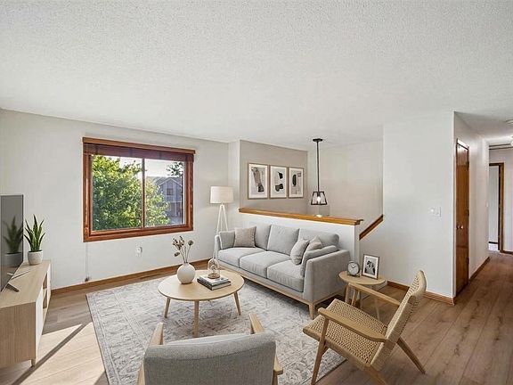 3rd image of 942 9th Ave NW