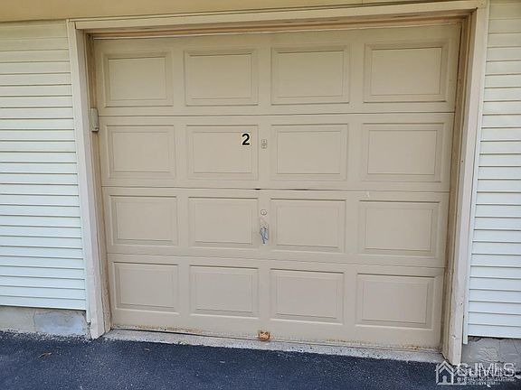 2nd image of 324 Wycoff Way W