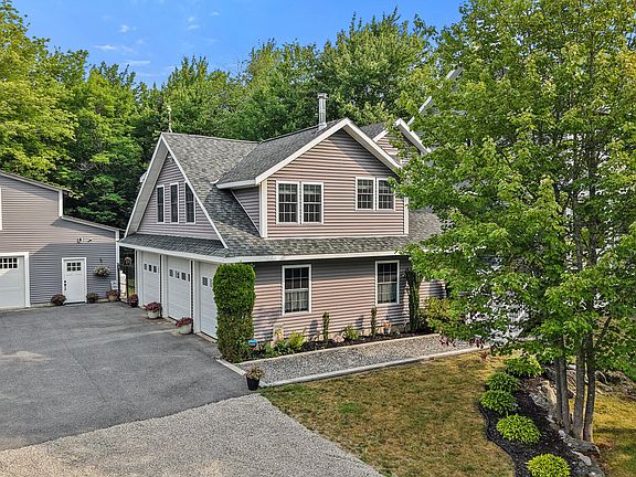 3rd image of 89 Horse Farm Road