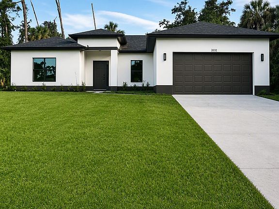 2nd image of 2032 Roscoe Ln