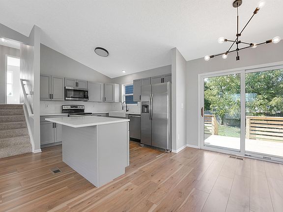4th image of 1081 Clifton Chase Dr
