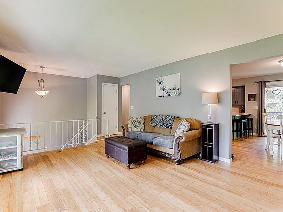 3rd image of 6588 Bluebird Dr