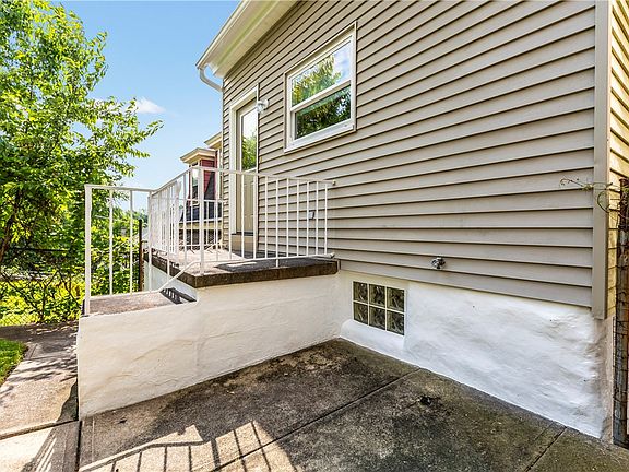 3rd image of 435 Walde St