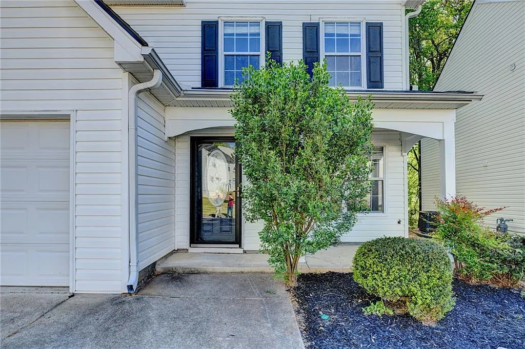 3 bed, 2.5 bath, 1786 sqft, $2,250 — Photo 2