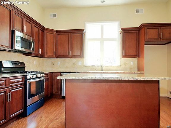 5th image of 240 Sanford Ave