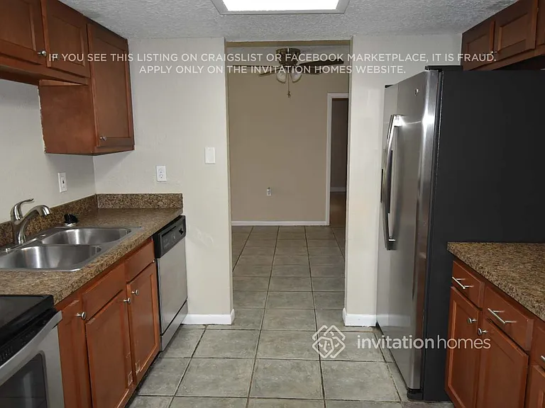 7121 N 50th St — Photo 5