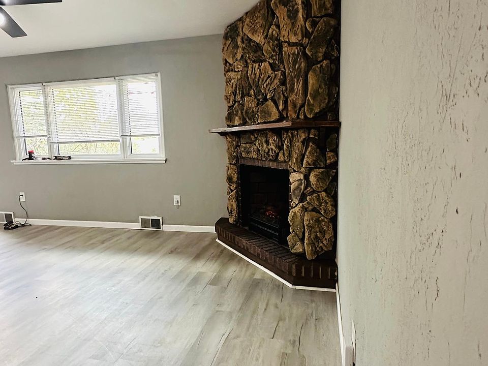 1st image of 80 Donna Dr