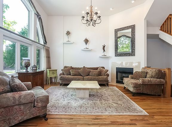 2nd image of 1113 E Prairie Ave