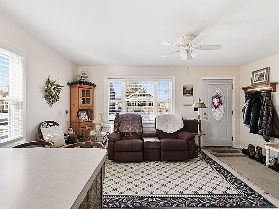 3rd image of 1239 Walton AVENUE