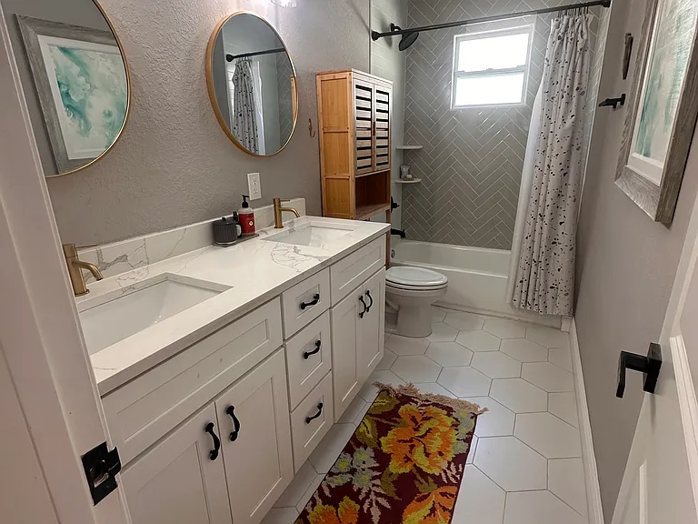 210 W Lambright St — Photo 23