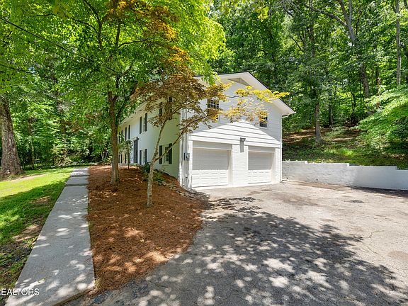 2nd image of 14 Monaco Ln
