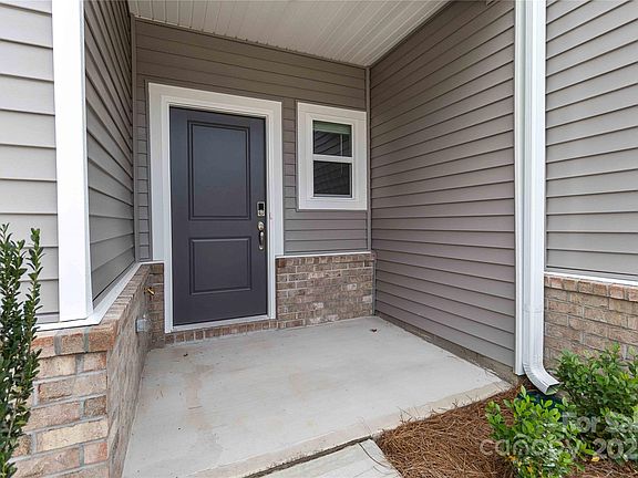5th image of 4113 Summit Woods Dr