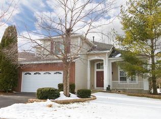 211 Wright Dr, Lake In The Hills, IL 60156