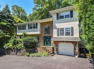 172 Cow Neck Rd, Port Washington, NY 11050