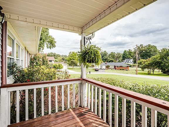 5th image of 544 Fernwood Dr