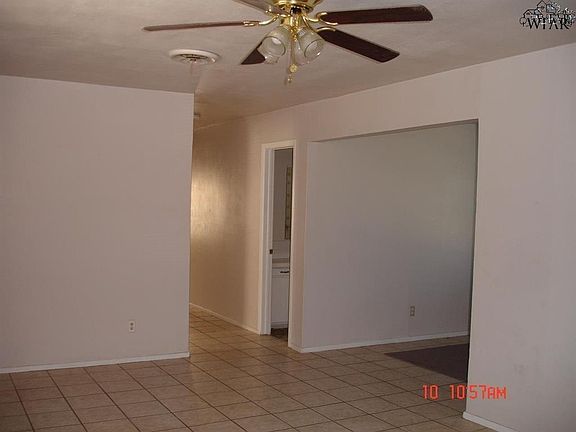 3rd image of 4957 S Lake Park Dr