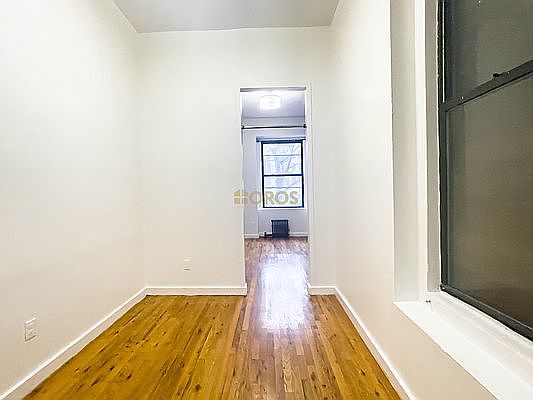 5th image of 324 E 13th St APT 1