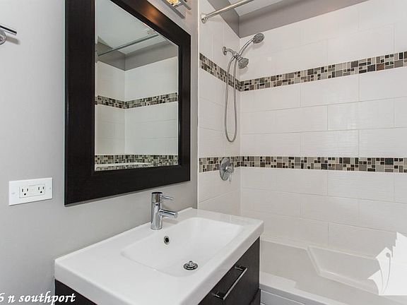4th image of 3846 N Southport Ave #125