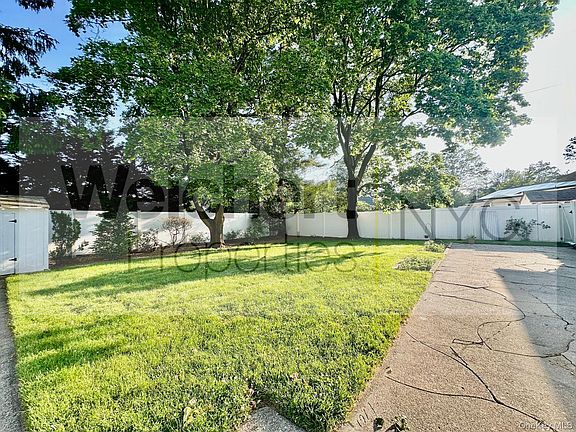 2nd image of 211 W 22nd St