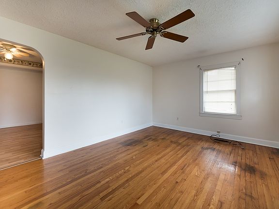 4th image of 105&1051/2 Edelen St