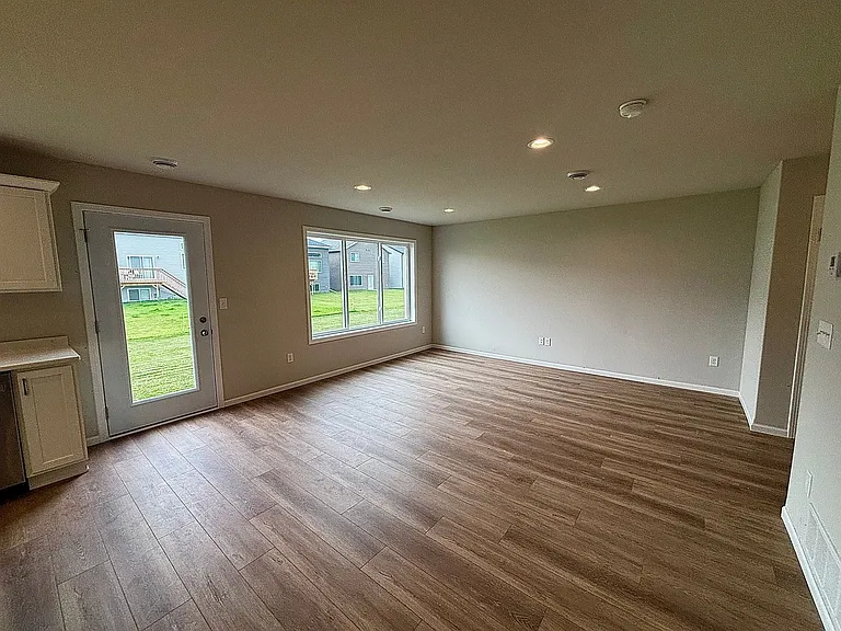 6753 Meadow View Dr S — Photo 4