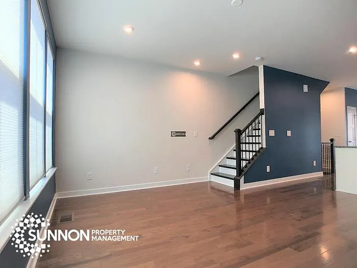 462 W Tremont Ave — Photo 9