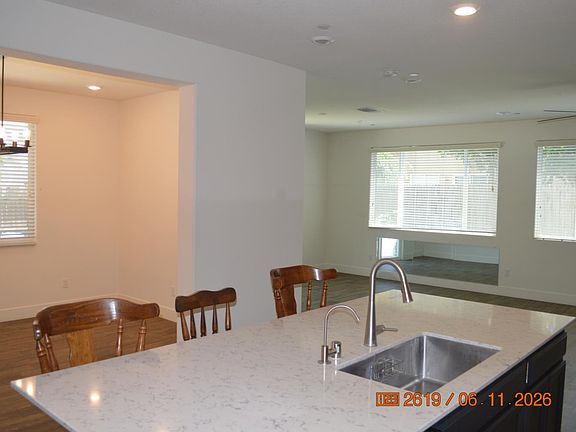 3rd image of 2376 Urdaneta Way