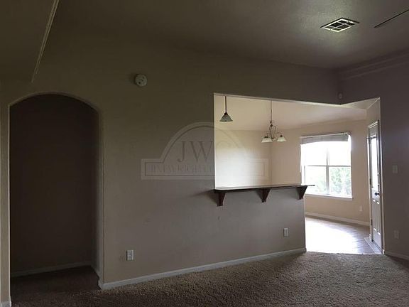 3rd image of 636 Gaylon St