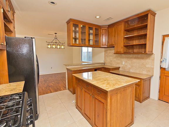 4th image of 5150 W 142nd St