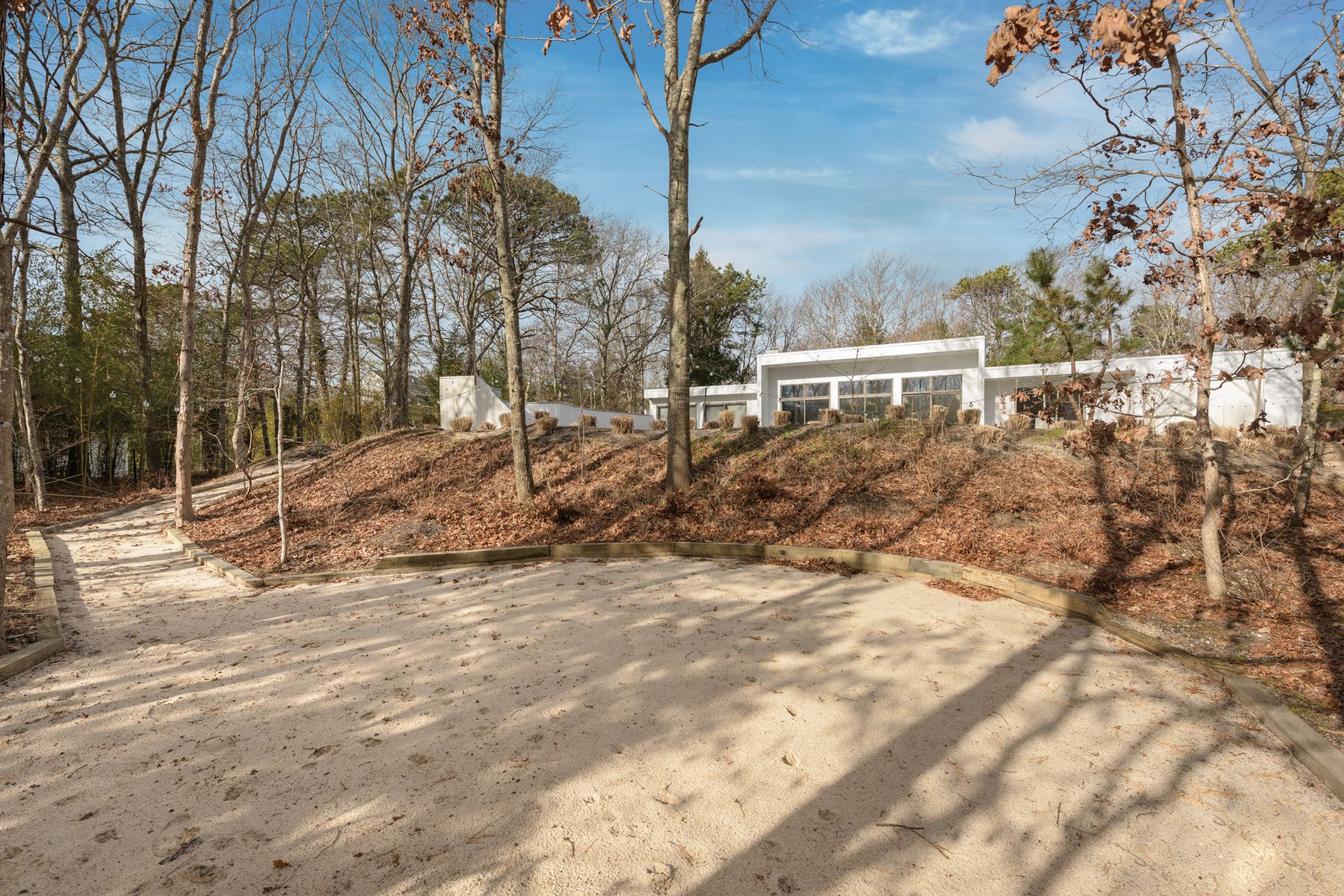 18 Indian Pipe Dr in Quogue Out East