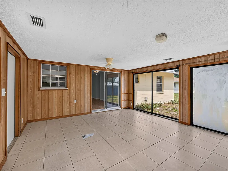 328 Palos Ct — Photo 26