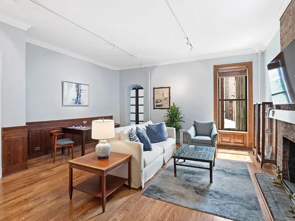 6 W 71st St #3B, New York, NY 10023