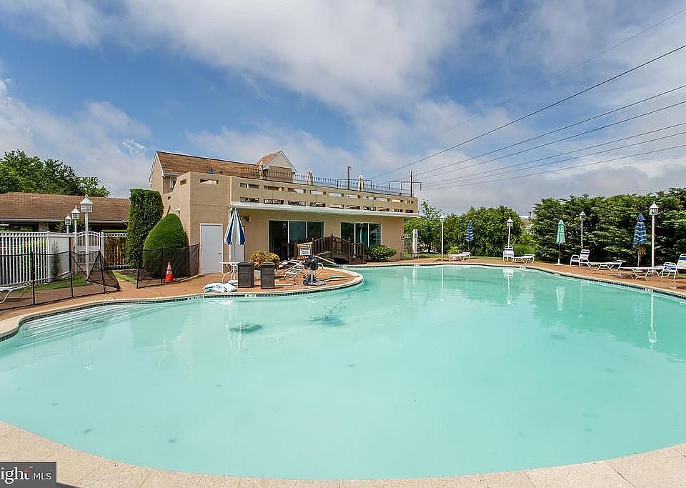 1st image of 75 Bonnie Gellman Ct #75D