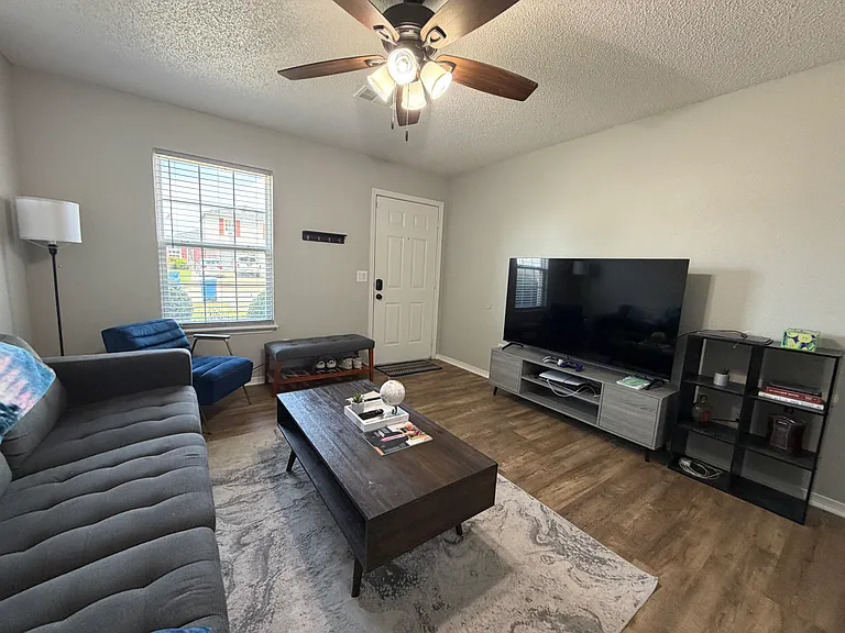 3405 SW Victoria Pl #1 — Photo 5