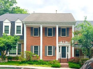 7418 Crestberry Ln, Bethesda, MD 20817