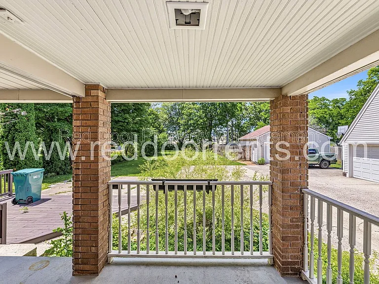 412 N Merrill St — Photo 6