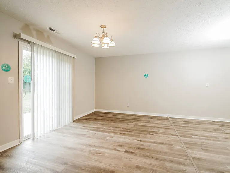 524 Grassy Bend Dr — Photo 6