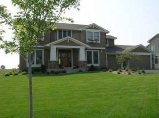 1625 Field Dr, Victoria, MN 55386