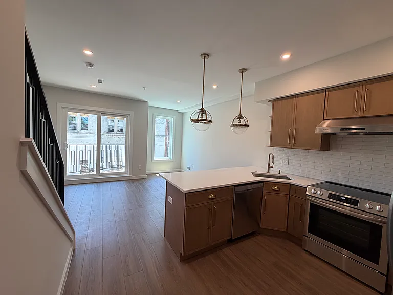 1513 W Stiles St #2 — Photo 7