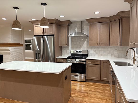 5th image of 469 Circle Dr