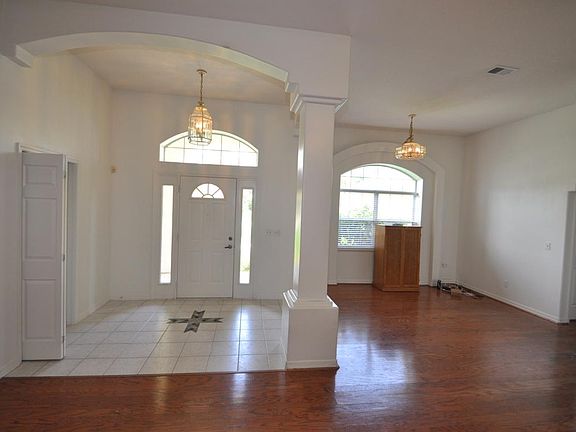 2nd image of 11 Whippoorwill Dr
