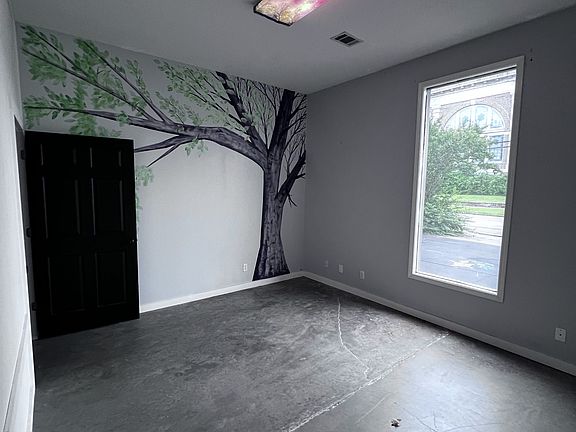 2nd image of 400 W Cherry St #1