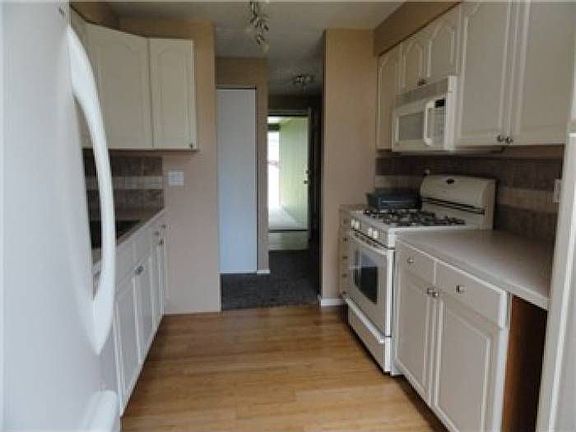4th image of 3147 SE Villa Carmel Dr