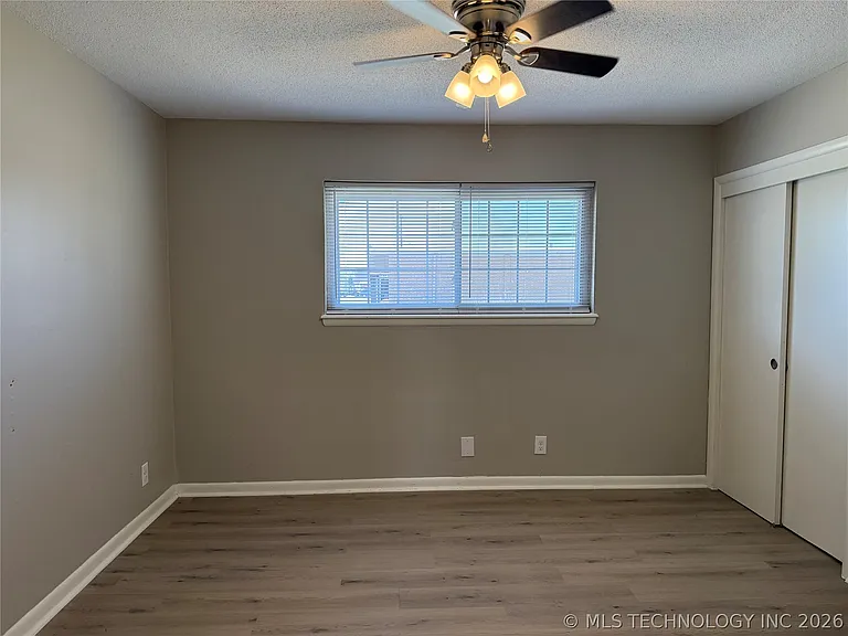 1809 E 2nd St #12 — Photo 11